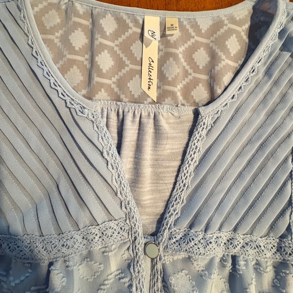 Womens Buttondown Shirt, Size M, Light Blue, Excellent Condition - Picture 3 of 11